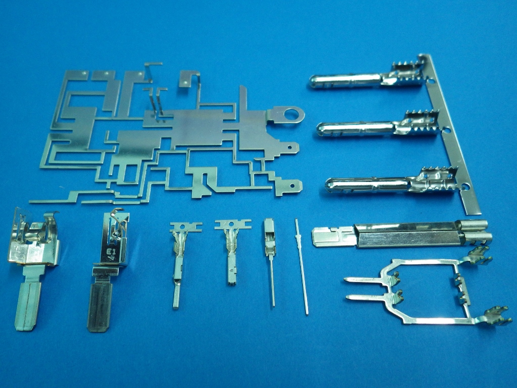 �R�l�N�^�[�E�^�[�~�i���E�[�q